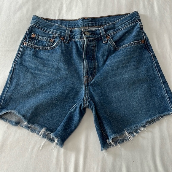 Levi’s 501 Button Fly Cut Off Denim Shorts - Picture 1 of 4